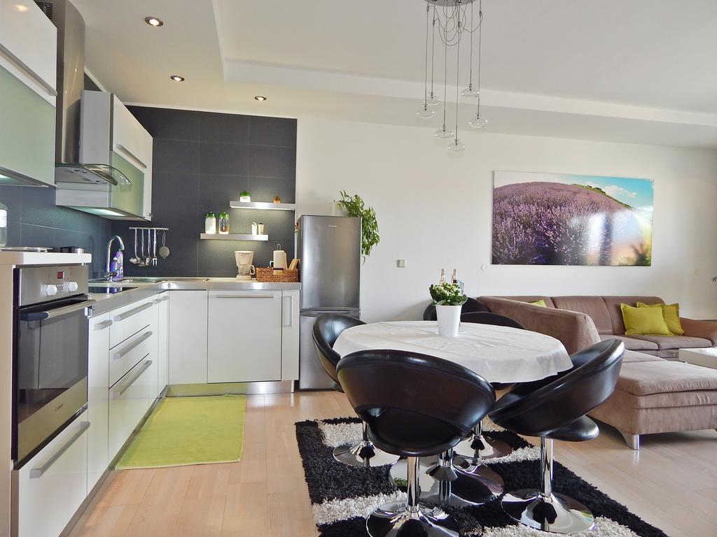 Lavander Omis Apartment *